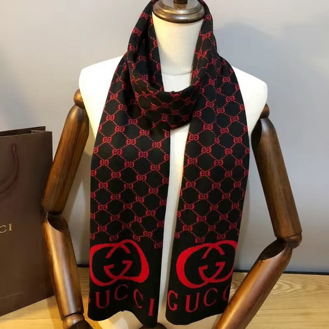 GUCCl brand scarf 32